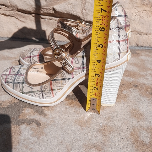 Coach Casandra white signature pattern heels 8 - Picture 4 of 9